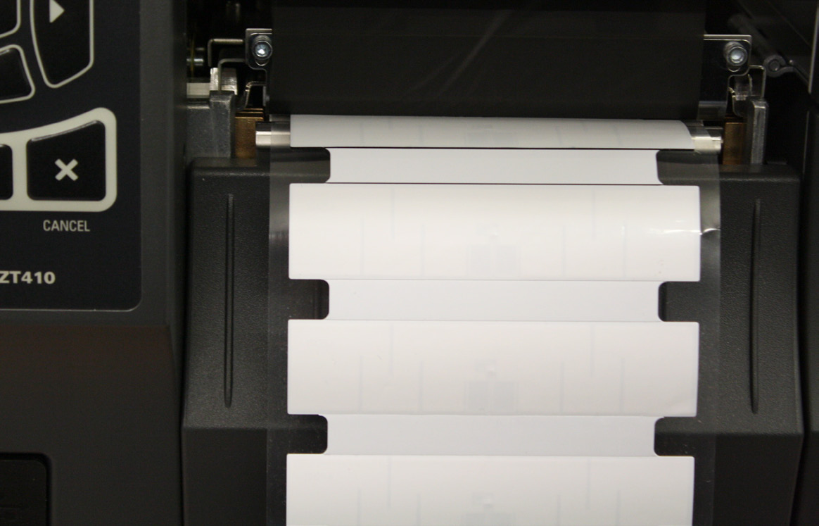 RL570M - 適用於金屬材質 超薄、可印、耐用、貼紙型 UHF RFID 標籤