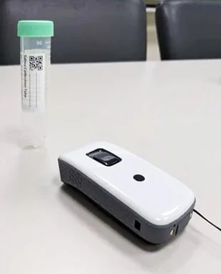 BU110 掌上型藍芽通訊 UHF RFID Reader 讀取醫療檢體 RFID 標籤