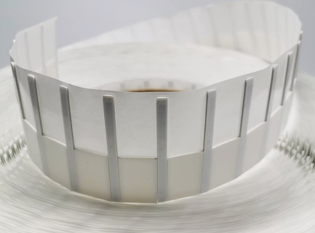 RL300M 長條型 適用於金屬材質 貼紙型 UHF RFID標籤